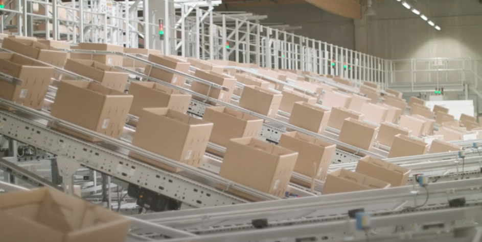 Comment La Redoute a réduit de moitié ses stocks d'emballages avec Flowlity.